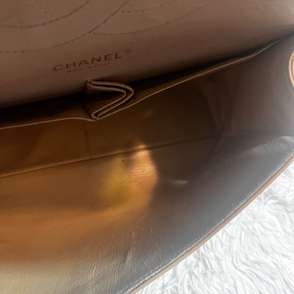 Chanel Jumbo Classic Double Flap Handbag. - Picture 9 of 11